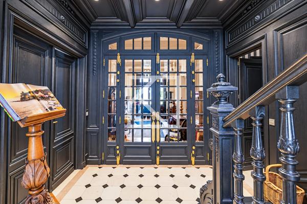 HOTEL PARTICULIER ENTIEREMENT RENOVE