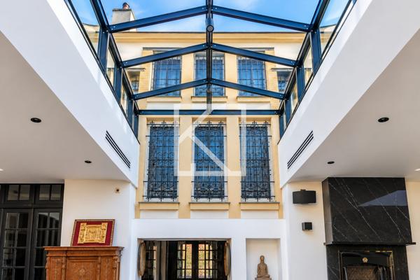 HOTEL PARTICULIER ENTIEREMENT RENOVE