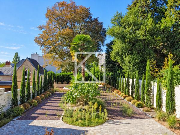 HOTEL PARTICULIER ENTIEREMENT RENOVE