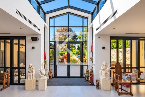 HOTEL PARTICULIER ENTIEREMENT RENOVE
