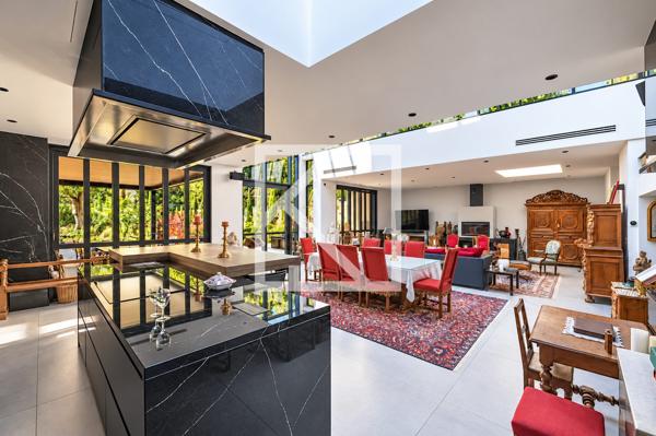 HOTEL PARTICULIER ENTIEREMENT RENOVE