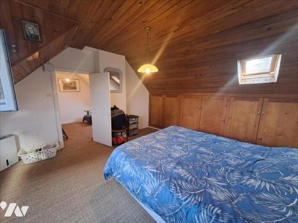 A VENDRE CENTRE D'HUELGOAT PETITE MAISON SANS EXTERIEUR