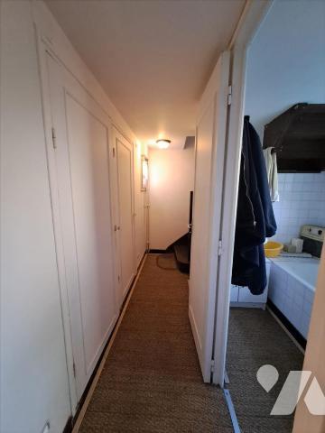 A VENDRE CENTRE D'HUELGOAT PETITE MAISON SANS EXTERIEUR