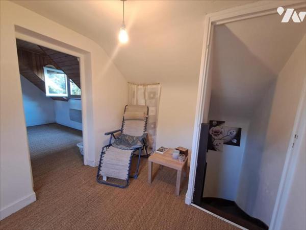 A VENDRE CENTRE D'HUELGOAT PETITE MAISON SANS EXTERIEUR