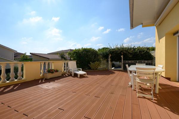 Maison à GREZIEU-LA-VARENNE, 69290 - 6 pièces 180m²