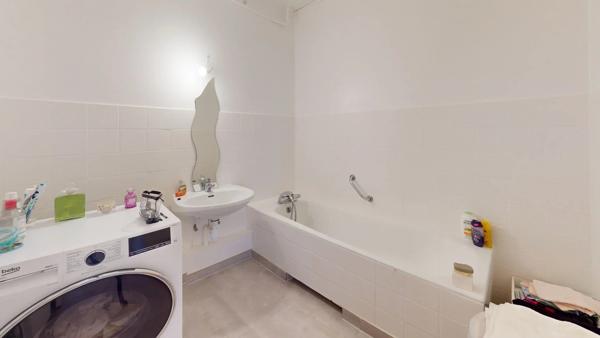 Spacieux 2/3 pièces avec double balcon, cave et garage – Koenigshoffen