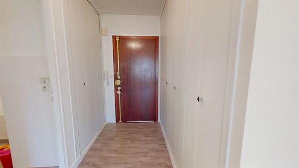 Spacieux 2/3 pièces avec double balcon, cave et garage – Koenigshoffen