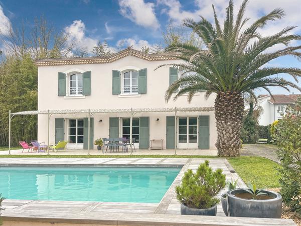 Maison Bruges 6 pièce(s) 206.58 m2 1400 M2 de jardin Garage 60m2 piscine suite parentale 