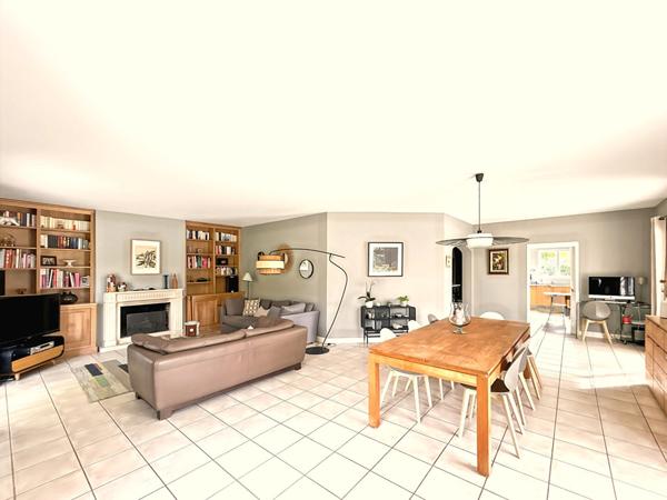 Maison Bruges 6 pièce(s) 206.58 m2 1400 M2 de jardin Garage 60m2 piscine suite parentale 