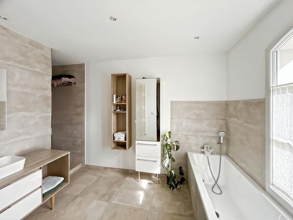 Maison Bruges 6 pièce(s) 206.58 m2 1400 M2 de jardin Garage 60m2 piscine suite parentale 