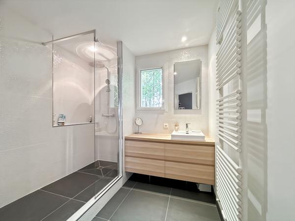 Maison Bruges 6 pièce(s) 206.58 m2 1400 M2 de jardin Garage 60m2 piscine suite parentale 