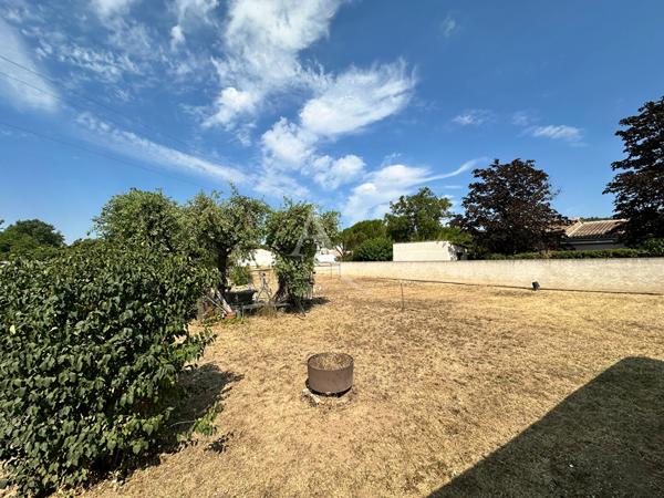 TERRAIN CONSTRUCTIBLE DE 750M2 AVEC FORAGE AU CALME LUMINEUX EXPOSE SUD A VINON SUR VERDON