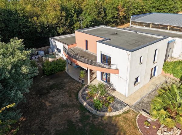 Maison
         11 pièces
        - 210 m² Bien prestige 627 000 € *