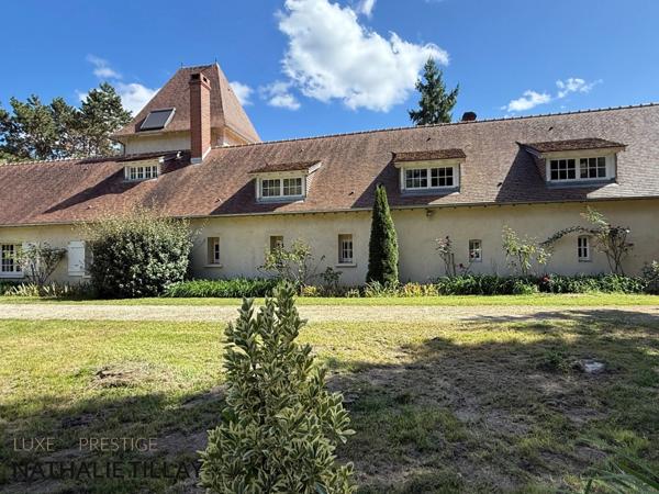 Plateau de Sologne, propriété d'agrément a vendre : Parc de 33 ha, piscine, tennis, biotope Solognot: bois, foret , prairies , étangs , petite chasse et peche. Proche Orleans,
