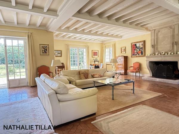 Plateau de Sologne, propriété d'agrément a vendre : Parc de 33 ha, piscine, tennis, biotope Solognot: bois, foret , prairies , étangs , petite chasse et peche. Proche Orleans,