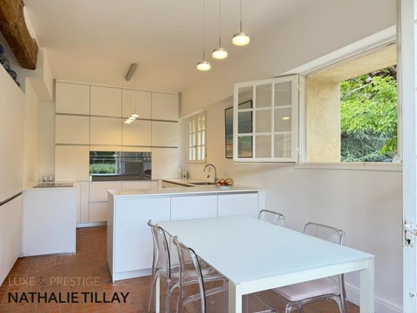 Plateau de Sologne, propriété d'agrément a vendre : Parc de 33 ha, piscine, tennis, biotope Solognot: bois, foret , prairies , étangs , petite chasse et peche. Proche Orleans,