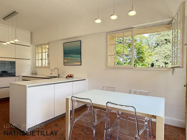 Plateau de Sologne, propriété d'agrément a vendre : Parc de 33 ha, piscine, tennis, biotope Solognot: bois, foret , prairies , étangs , petite chasse et peche. Proche Orleans,