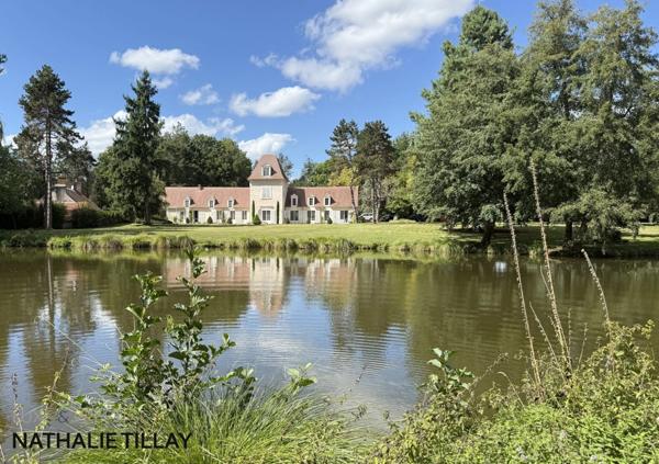 Plateau de Sologne, propriété d'agrément a vendre : Parc de 33 ha, piscine, tennis, biotope Solognot: bois, foret , prairies , étangs , petite chasse et peche. Proche Orleans,