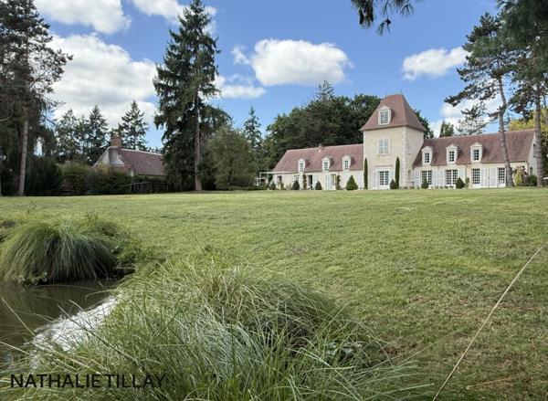 Plateau de Sologne, propriété d'agrément a vendre : Parc de 33 ha, piscine, tennis, biotope Solognot: bois, foret , prairies , étangs , petite chasse et peche. Proche Orleans,