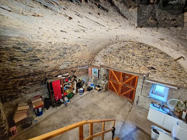 Salmiech (12120) Splendide Maison de village de 164 m² en Pierres - T7 - 6 chambres - Jardin - Garage - Cave