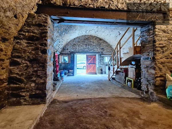 Salmiech (12120) Splendide Maison de village de 164 m² en Pierres - T7 - 6 chambres - Jardin - Garage - Cave