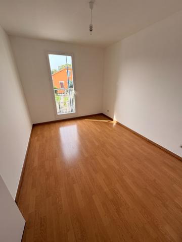 Grand T2 proche centre ville