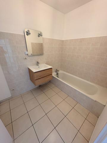 Grand T2 proche centre ville