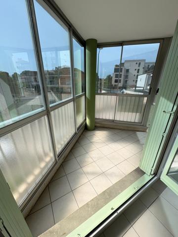 Grand T2 proche centre ville