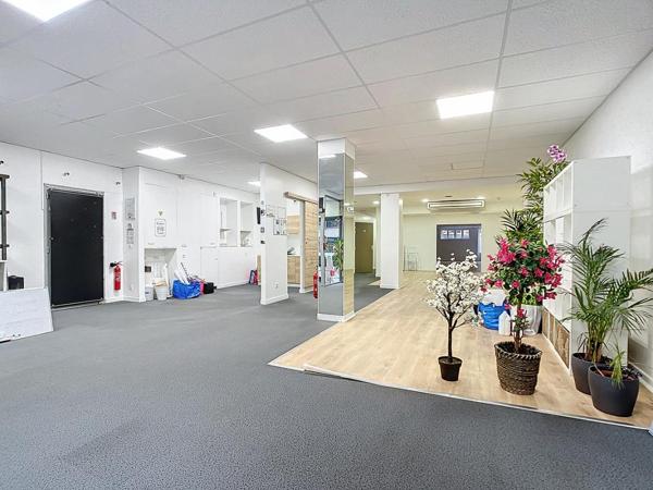 73000 CHAMBERY - MURS LIBRES,  Local commercial 500 m²