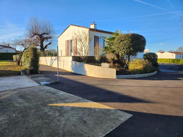 Sainte-Gemme-la-Plaine (85400) Maison avec accès plain-pied et sous-sol complet de 100m2