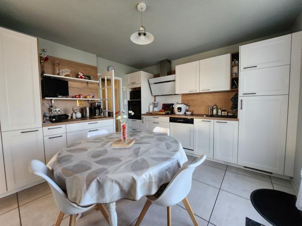 Sainte-Gemme-la-Plaine (85400) Maison avec accès plain-pied et sous-sol complet de 100m2