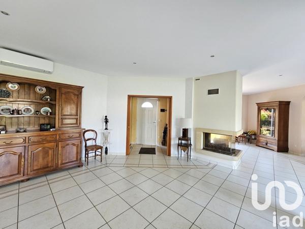 Maison 7 pièces de 198 m² à Sallebœuf (33370)
