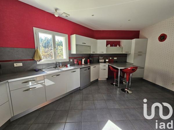 Maison 7 pièces de 198 m² à Sallebœuf (33370)