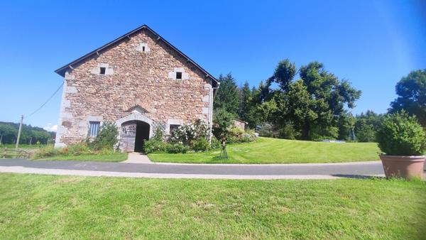 PROPRIETÉ EN PIERRES MAISON +FOURNIL+GRANGE