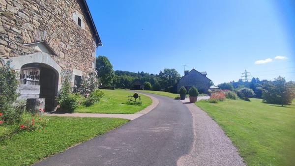 PROPRIETÉ EN PIERRES MAISON +FOURNIL+GRANGE