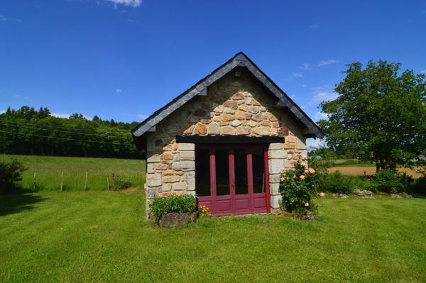 PROPRIETÉ EN PIERRES MAISON +FOURNIL+GRANGE