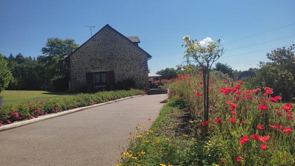 PROPRIETÉ EN PIERRES MAISON +FOURNIL+GRANGE