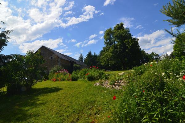 PROPRIETÉ EN PIERRES MAISON +FOURNIL+GRANGE