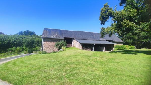 PROPRIETÉ EN PIERRES MAISON +FOURNIL+GRANGE