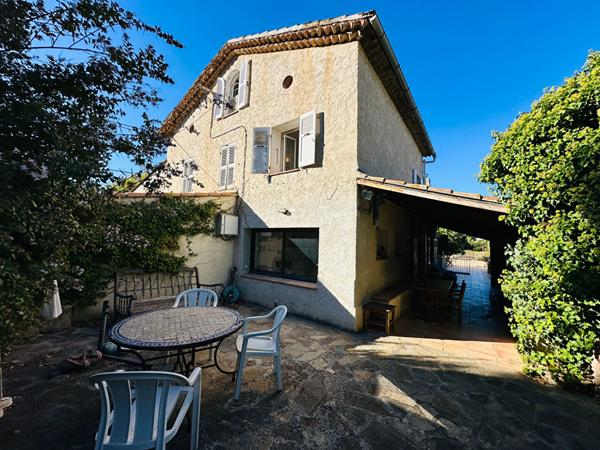 PETIT IMMEUBLE A RENOVER EN COPROPRIETE