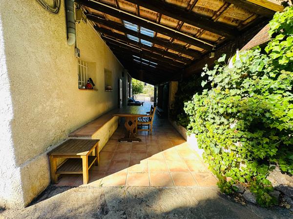 PETIT IMMEUBLE A RENOVER EN COPROPRIETE