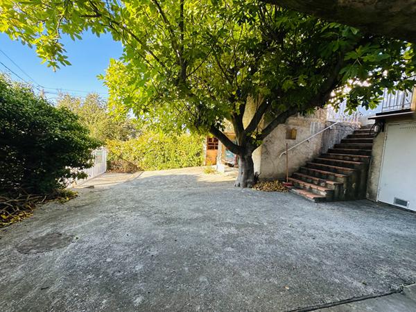 PETIT IMMEUBLE A RENOVER EN COPROPRIETE