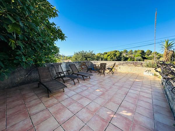 PETIT IMMEUBLE A RENOVER EN COPROPRIETE