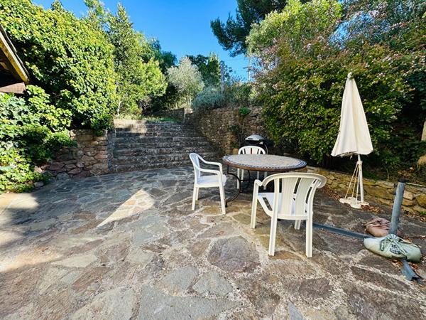 PETIT IMMEUBLE A RENOVER EN COPROPRIETE