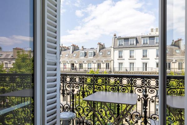Appartement familial avec balcon - PARIS
