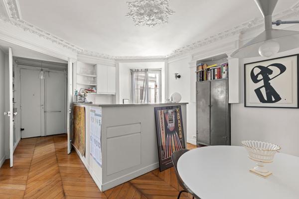 Appartement familial avec balcon - PARIS