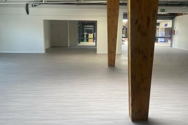 Location - COMMERCE 525 m 2