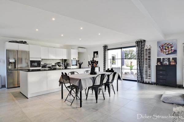 Dpt Charente Maritime (17), à vendre proche de LA ROCHELLE maison P5 de 168 m² - Terrain de 3 126,00 m²