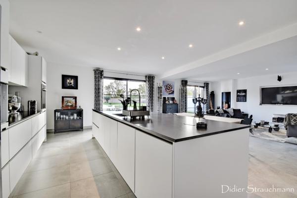 Dpt Charente Maritime (17), à vendre proche de LA ROCHELLE maison P5 de 168 m² - Terrain de 3 126,00 m²