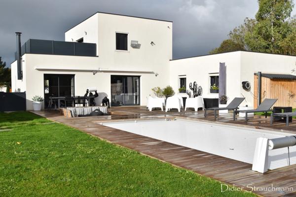 Dpt Charente Maritime (17), à vendre proche de LA ROCHELLE maison P5 de 168 m² - Terrain de 3 126,00 m²